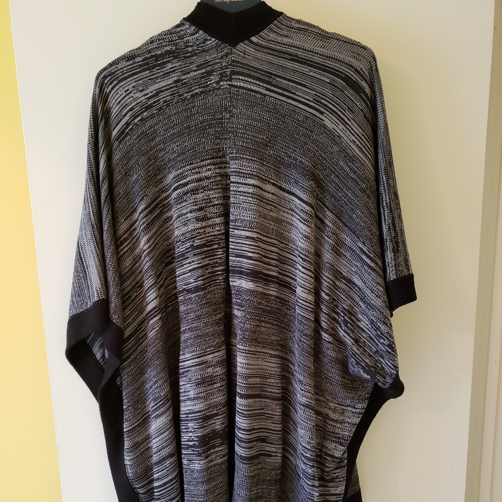 Black & Gray Ruana - Picture 5 of 6